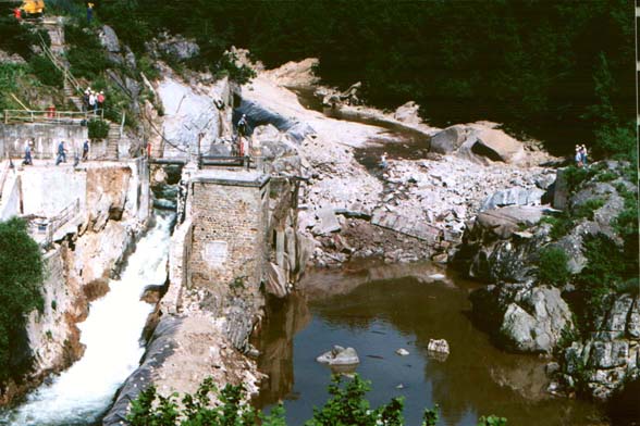 http://www.rivernet.org/general/dams/decommissioning_fr_poutes/imgs_sons_video/stet5.jpg