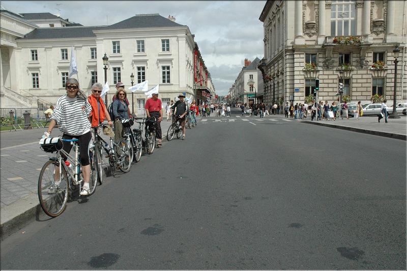 depart du voyage dans les rues de Tours